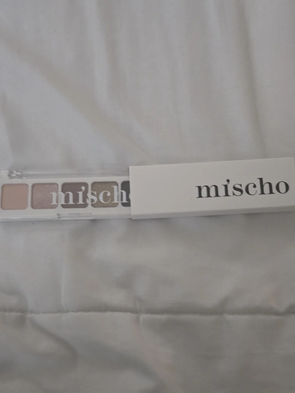 Mischo Neutral Eyeshadow Palette — Soft Pink & Taupe Shades